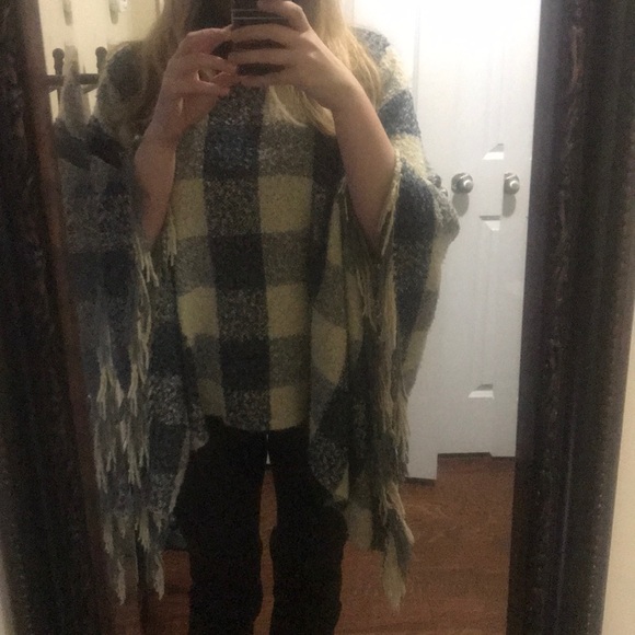 Checkered pancho - Picture 2 of 3